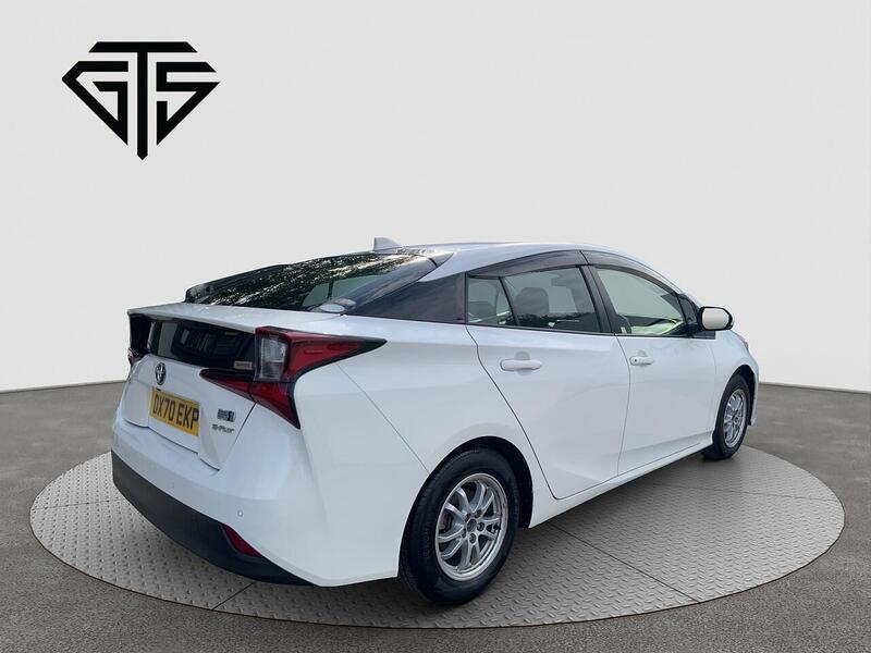 Toyota Prius view 3