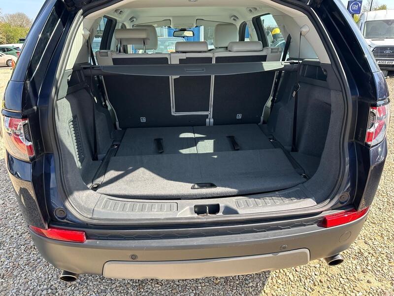 Land Rover Discovery Sport view 37