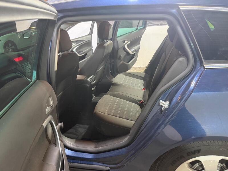 2011 Vauxhall Insignia — photo 11
