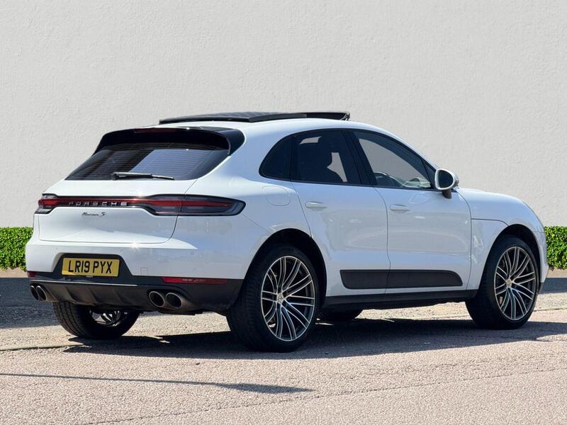 Porsche Macan view 7