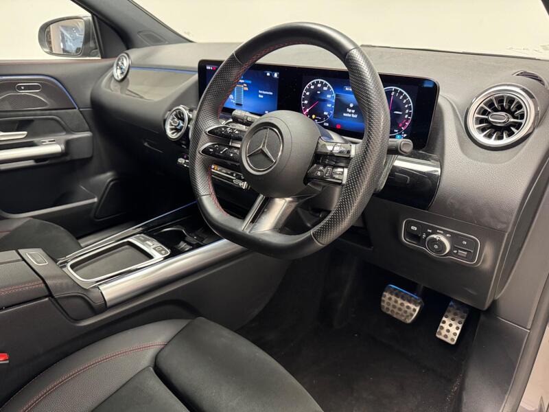 Mercedes-Benz Mercedes-Benz GLA view 7