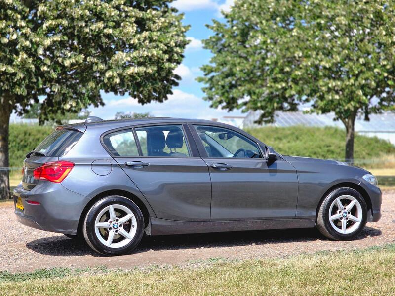 BMW 1 Series view 5