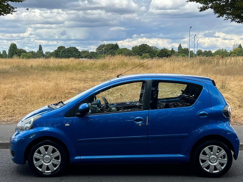 Toyota Aygo view 3