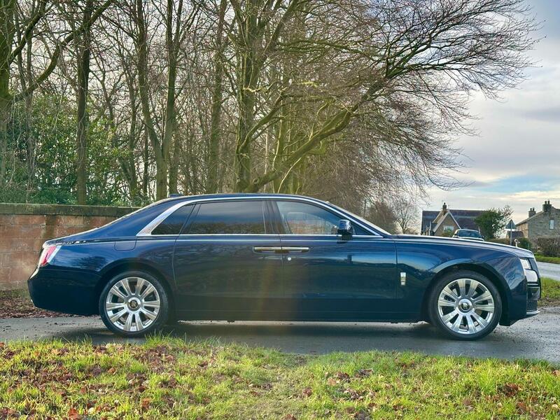 Rolls-Royce Ghost view 3