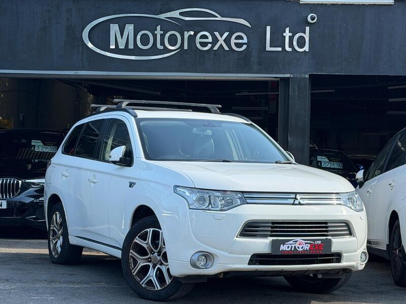 2014 Mitsubishi Outlander in White for sale