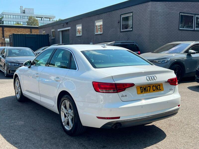 Audi A4 view 4