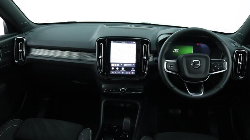 Volvo Ex40 view 5