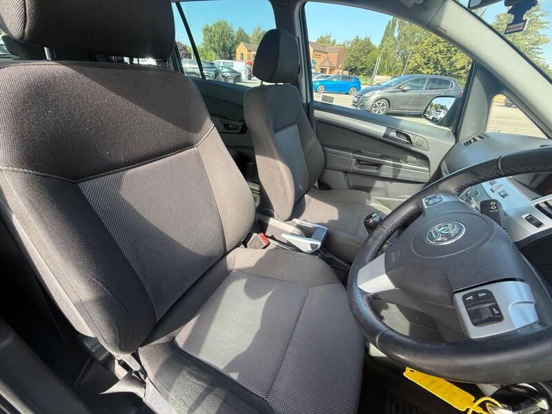 Vauxhall Zafira view 3
