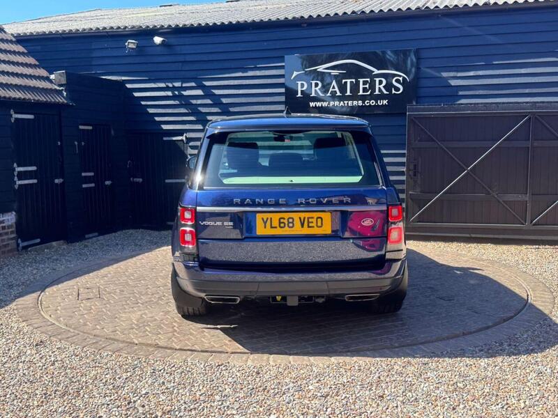 Land Rover Range Rover view 3