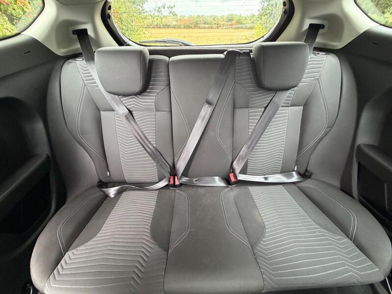 2015 Ford Fiesta — photo 11