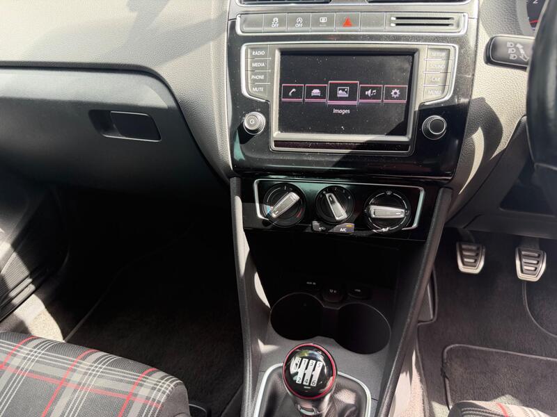 Volkswagen Polo view 4