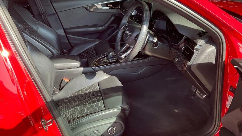 Audi RS4 Avant view 4