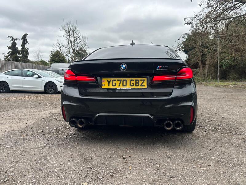 BMW M5 view 3