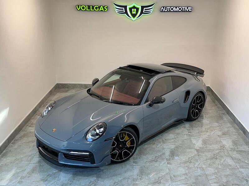 Porsche 911 view 3
