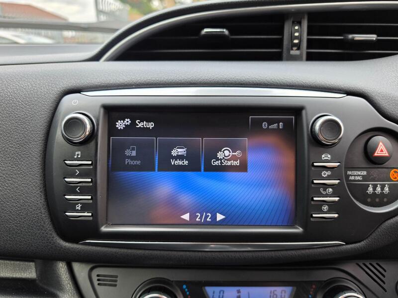 Toyota Yaris 1.5 VVT-h Design E-CVT Euro 6 (s/s) 5dr thumbnail 39