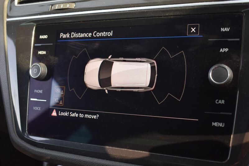 Volkswagen Tiguan view 4