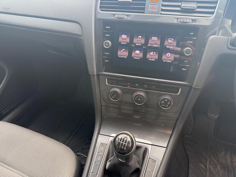 Volkswagen Golf view 4