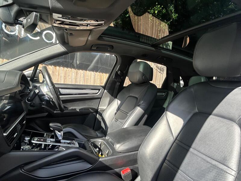 Porsche Cayenne view 4