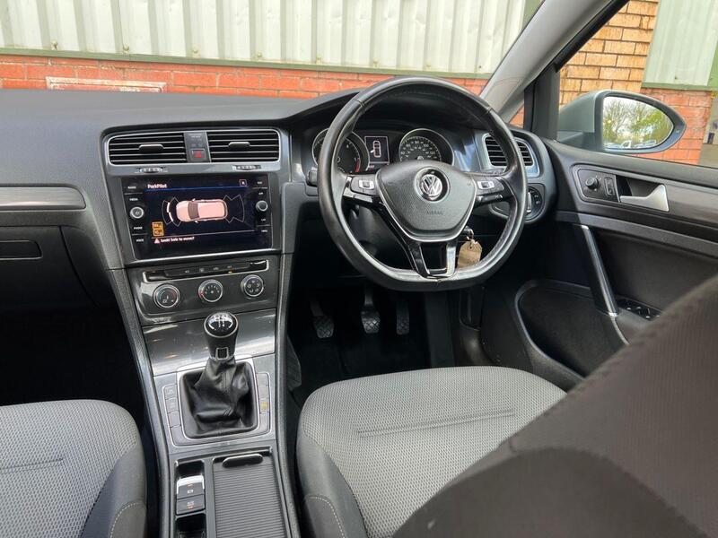 Volkswagen Golf view 19