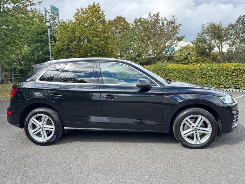 Audi Q5 view 4