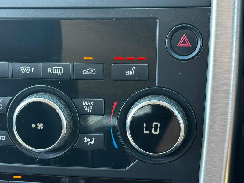 Land Rover Discovery view 4