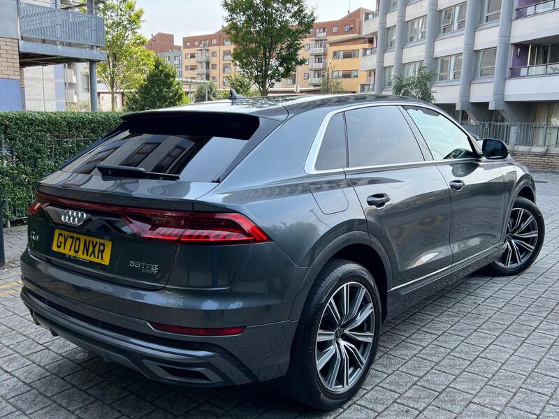 Audi Q8 view 4