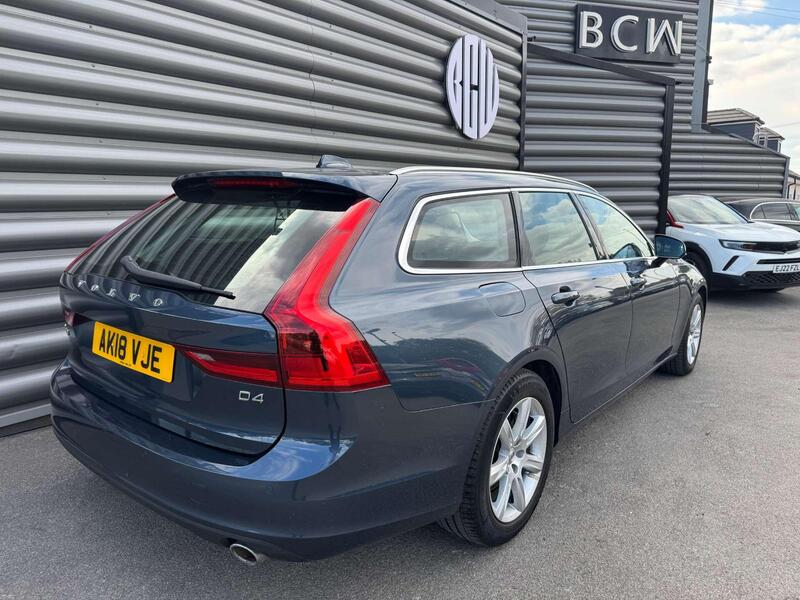 Volvo V90 view 3