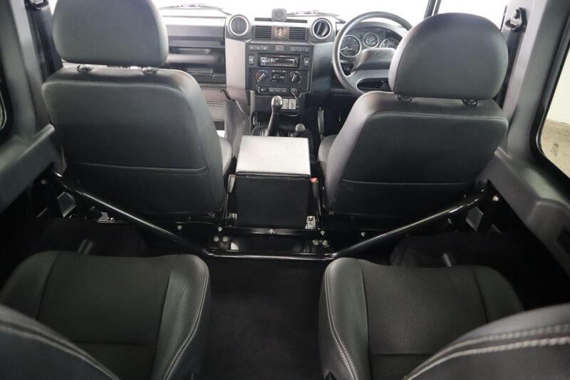 Land Rover Defender view 28