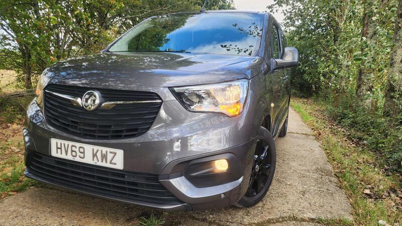 2019 Vauxhall Combo Life — photo 2