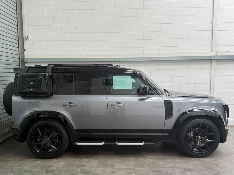 Land Rover Defender 110 view 4