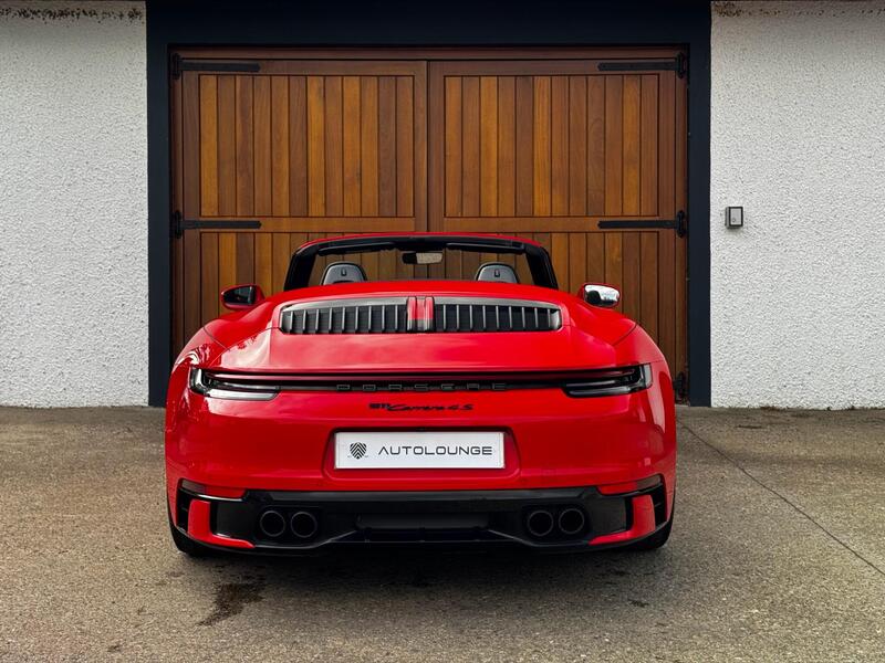 Porsche 911 view 6