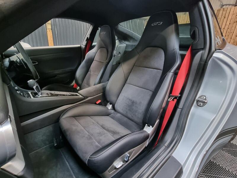 Porsche 911 view 34