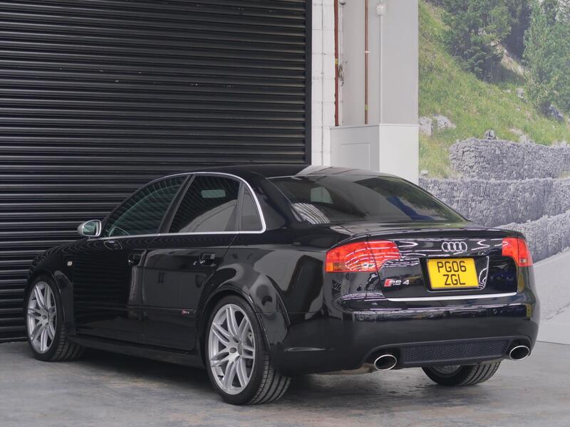 Audi RS4 view 7