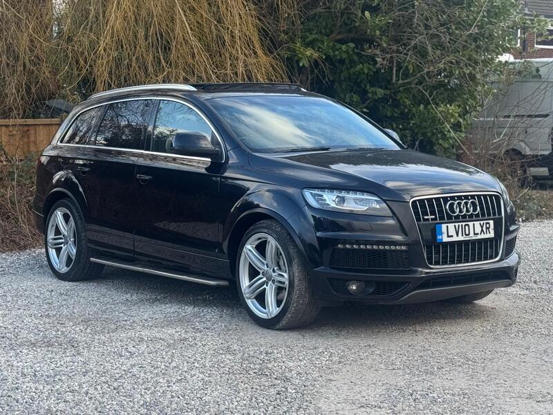 Audi Q7 view 3