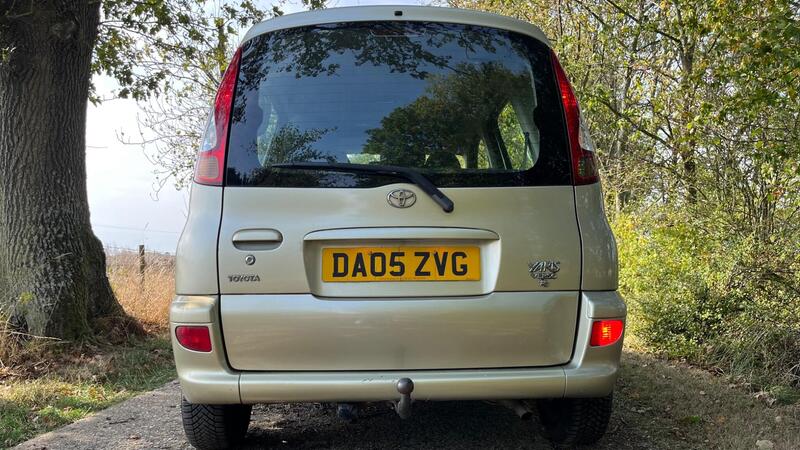 2005 Toyota Yaris Verso — photo 9