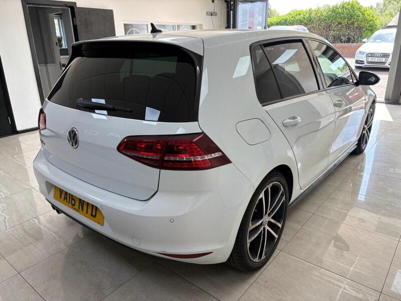 Volkswagen Golf view 3