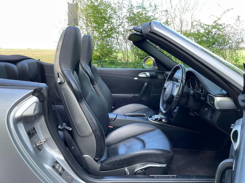 Porsche 911 view 21