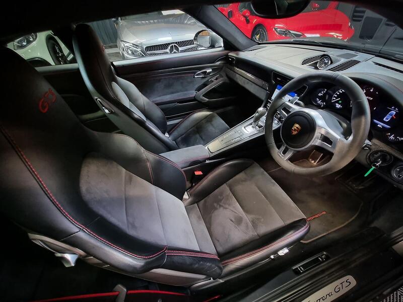 Porsche 911 view 43
