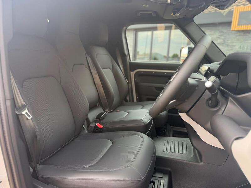 Land Rover Defender view 4
