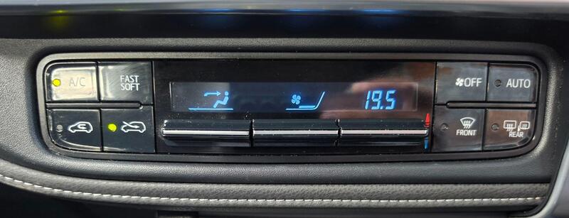 Toyota Auris 1.8 VVT-h Icon Tech CVT Euro 6 (s/s) 5dr thumbnail 46