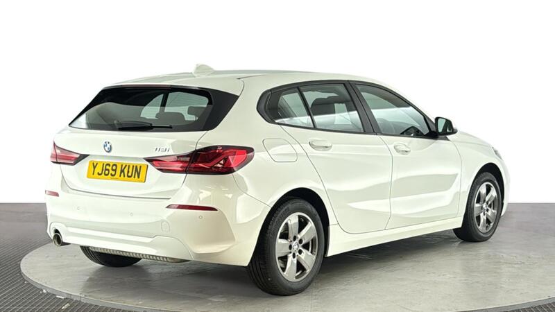 BMW 1 Series view 4