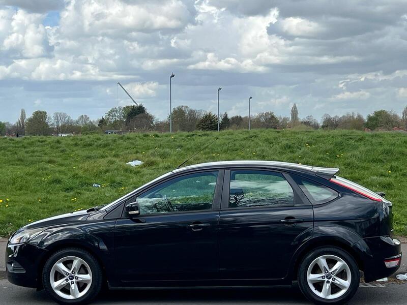 Ford Focus view 3