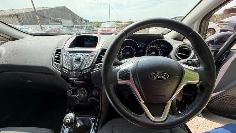 2014 Ford Fiesta — photo 9