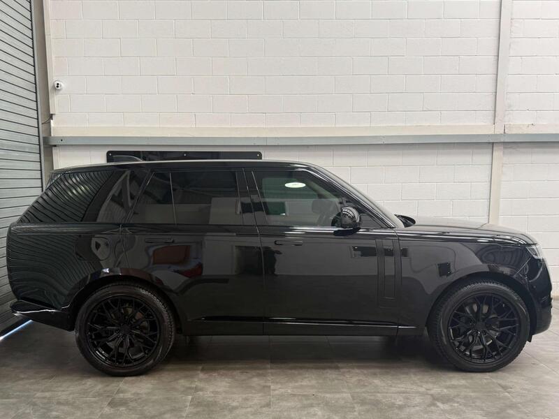 Land Rover Range Rover view 4