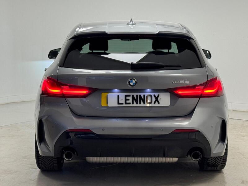 BMW 1 Series view 6