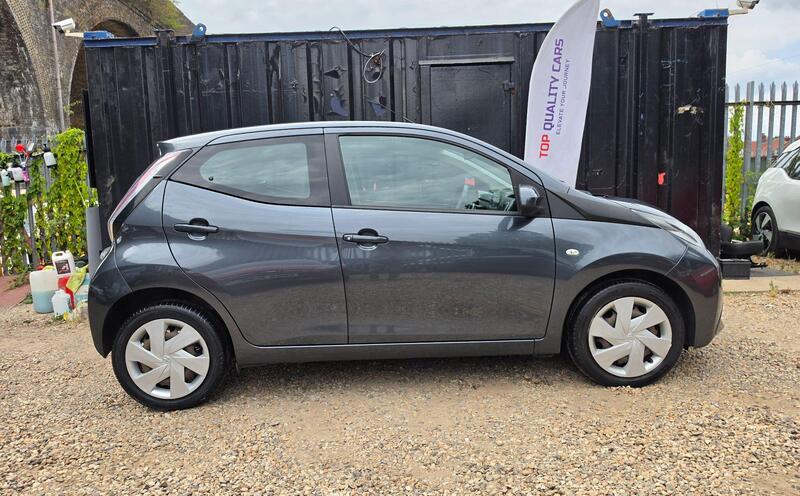 Toyota AYGO 1.0 VVT-i x-play Euro 5 5dr Euro 5 thumbnail 5