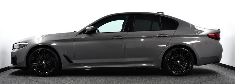 BMW 5 Series view 4