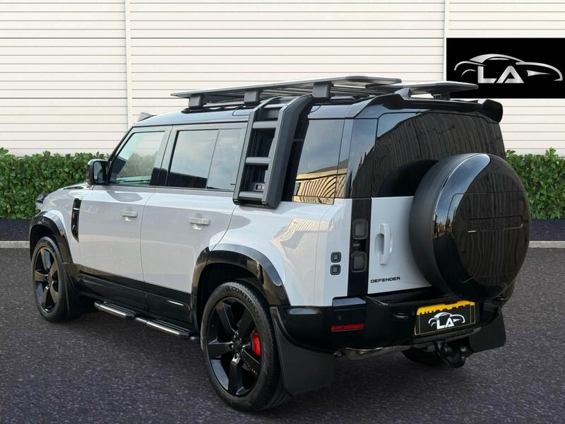 Land Rover Defender 110 view 5