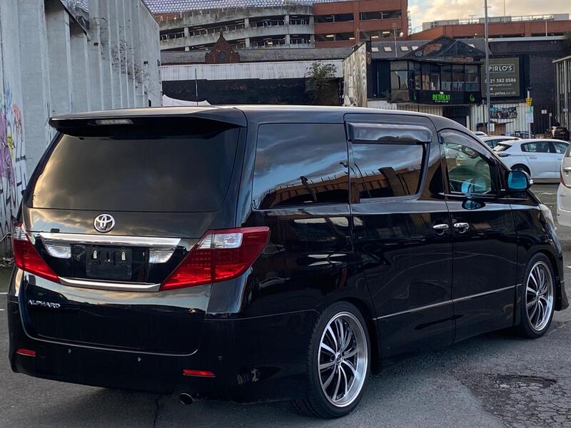 Toyota Alphard view 9