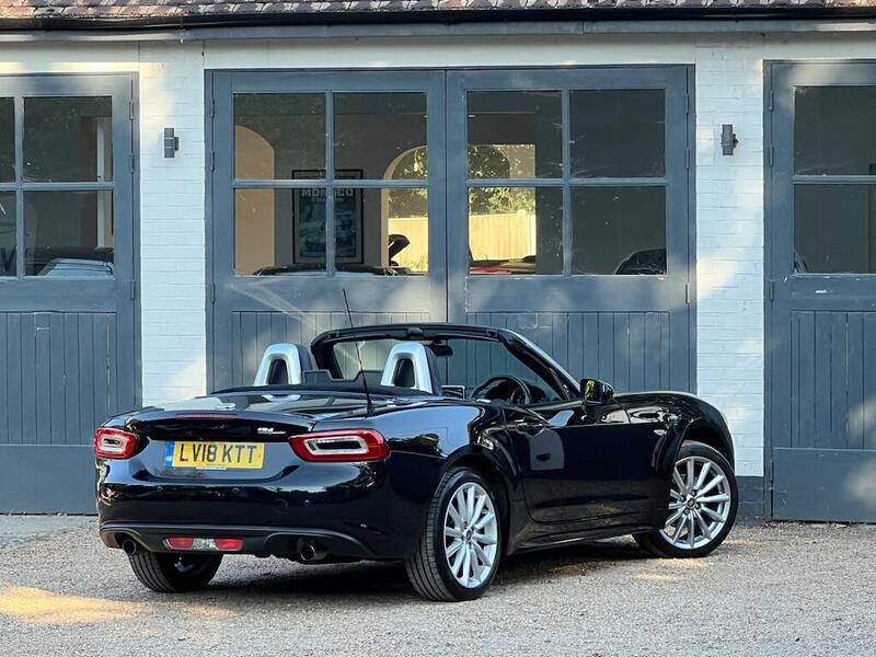 Fiat 124 Spider view 5